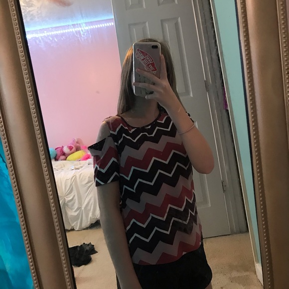 Cold shoulder top - Picture 2 of 3